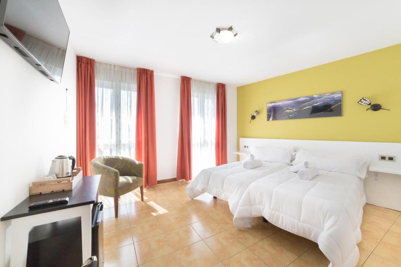 Stellae Luscofusco Hotel Santiago de Compostela Bagian luar foto