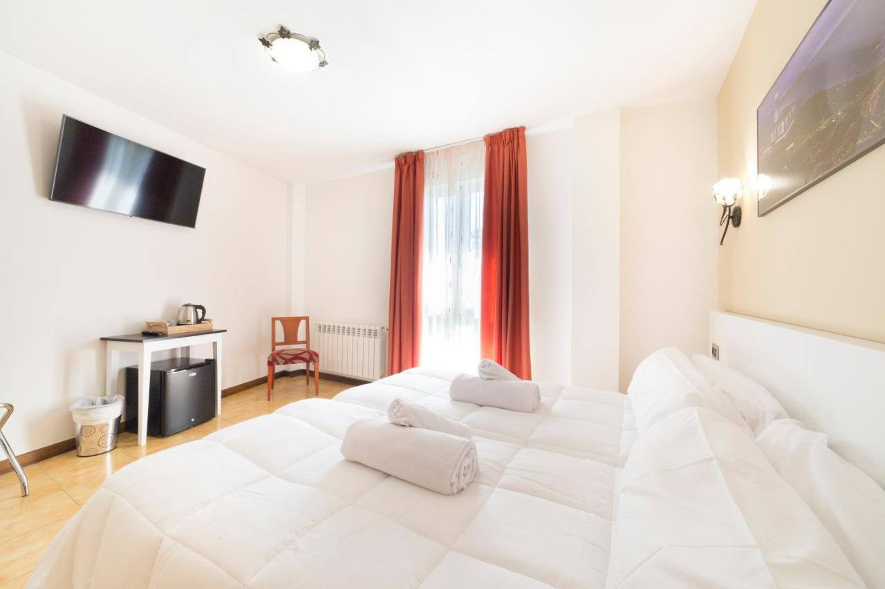 Stellae Luscofusco Hotel Santiago de Compostela Bagian luar foto